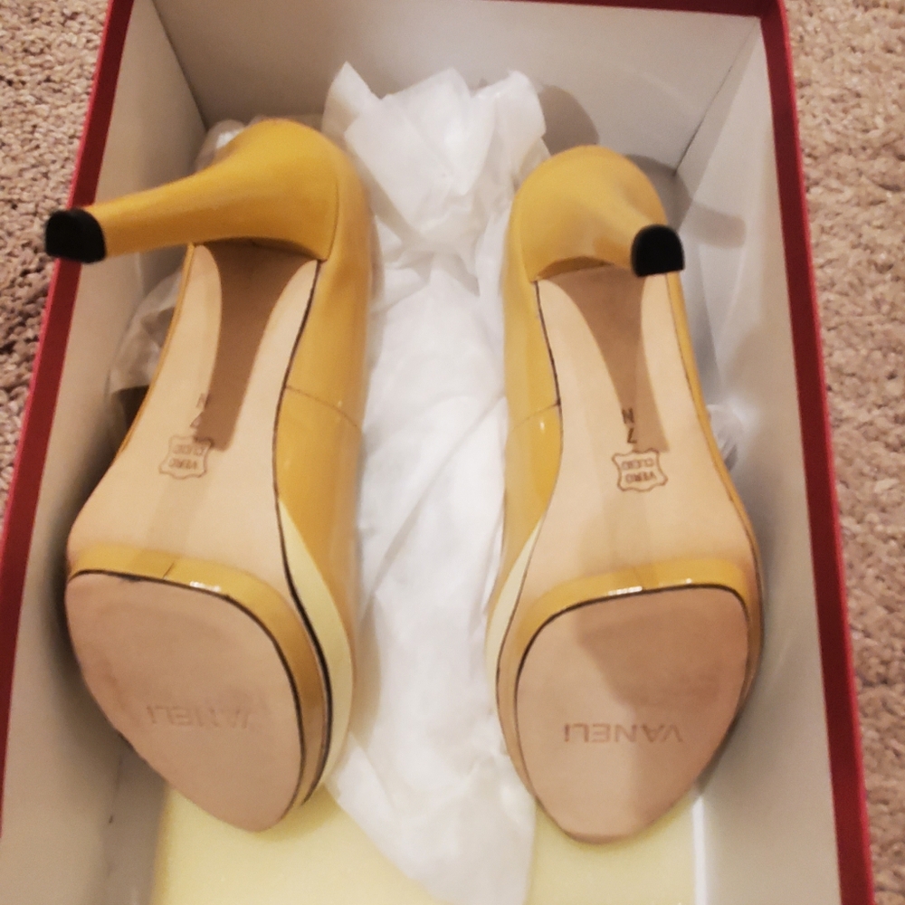 Shoes - Picture 4 of 4